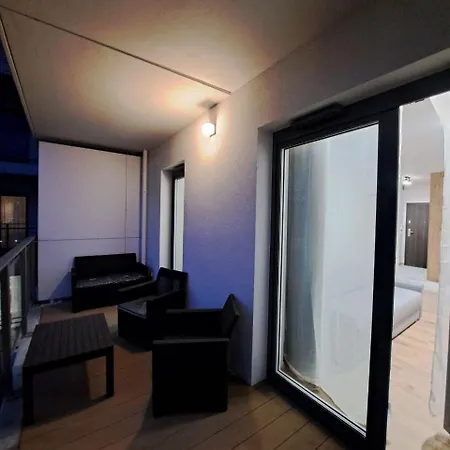 Refurbished With Balcony In Perfect Location Of Wrocalw Apartamento Wrocław